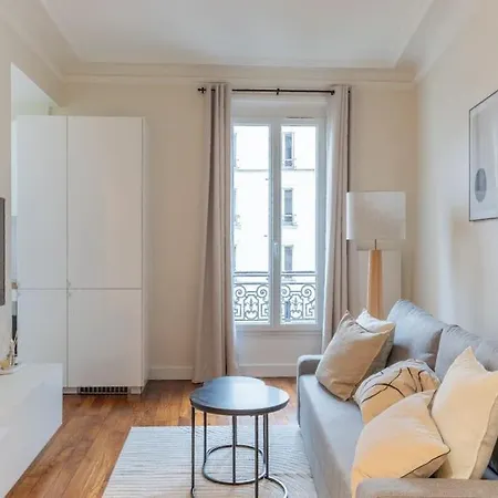 Cosy & Modern Flat In 14 Apartment