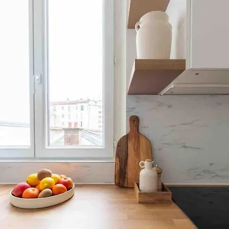 Cosy & Modern Flat In 14