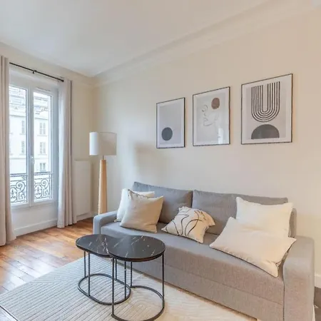 Cosy & Modern Flat In 14