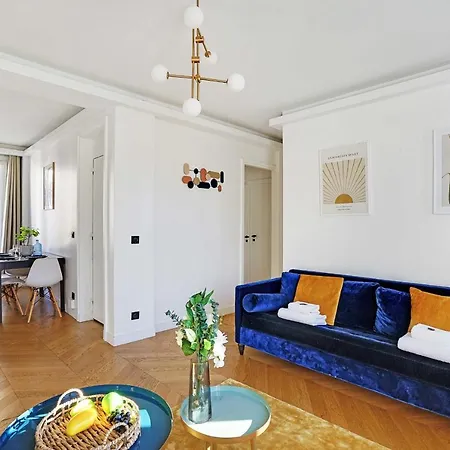 Apartment Chic And Cozy In The Heart Of