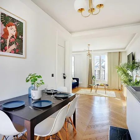 Apartment Chic And Cozy In The Heart Of Paris