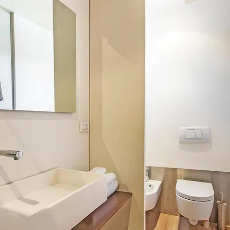 Modern In The Heart Of The Marais Apartment *