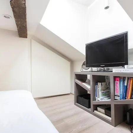 Modern In The Heart Of The Marais Apartment