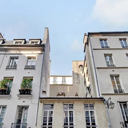 Apartment Beautiful Place-6p- Republique *
