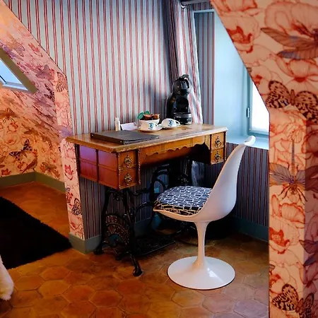 Du Petit Moulin, Haute Couture By Lacroix 4*