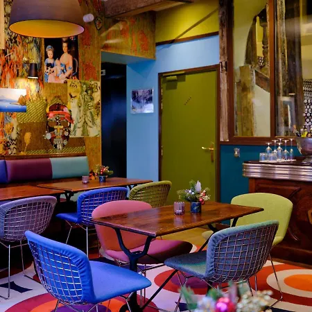 Hotel Du Petit Moulin, Haute Couture By Lacroix 4*