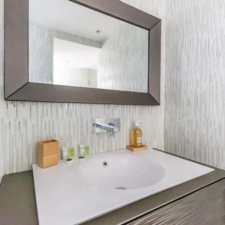 Modern - 1br-4p -arc De Triomphe * Paris