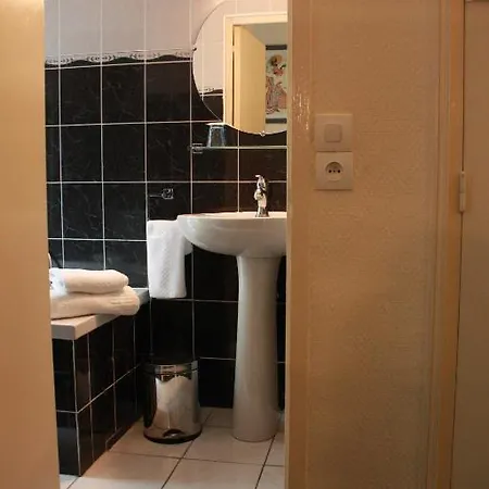 Moncey Hotel