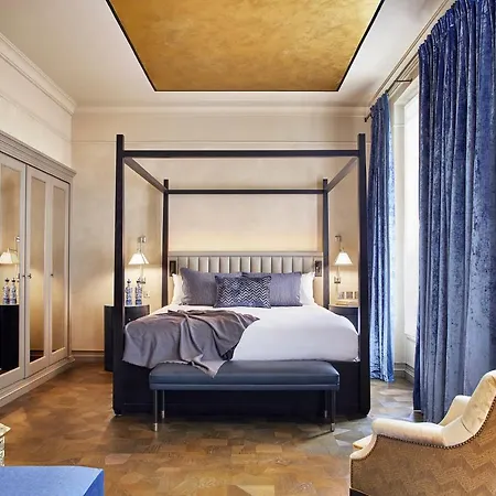 Hotel De Montesquieu 5*