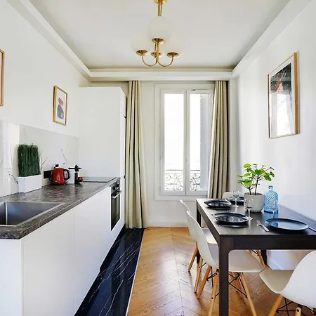 Chic And Cozy In The Heart Of *