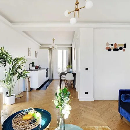Apartment Chic And Cozy In The Heart Of