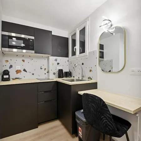 342 Elena - Stunning Parisian Apartment Paris