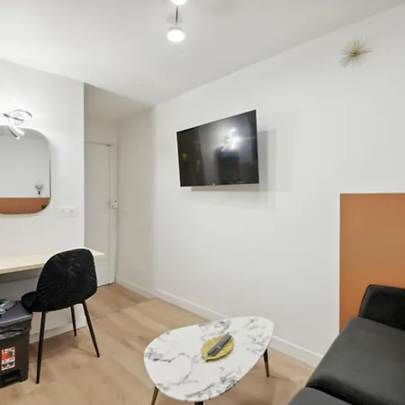 342 Elena - Stunning Parisian Parigi