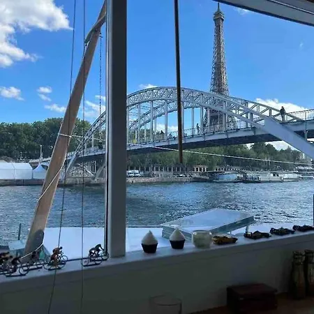Sejour Sur Peniche De Luxe Face Tour Eiffel Botel Paris