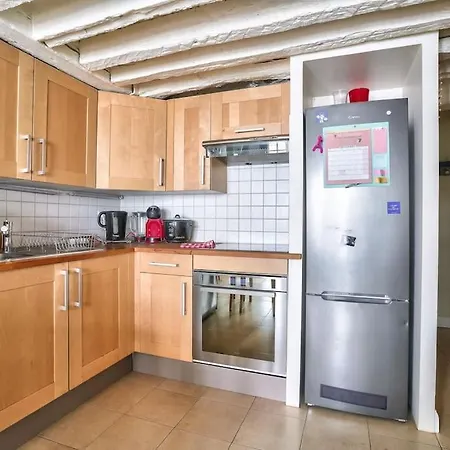 Superb 2 Bedroom Flat In Le Marais Neighborhood Paris