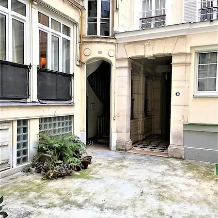 Appartement - Pigalle/abbesses Id 351 Paris