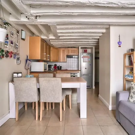 Superb 2 Bedroom Flat In Le Marais Neighborhood Paris