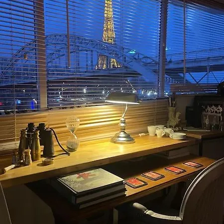 Sejour Sur Peniche De Luxe Face Tour Eiffel