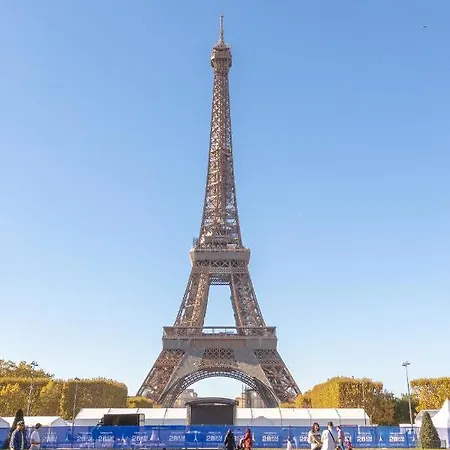 Raphael Tour Eiffel Paris