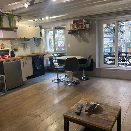 Studio Canal Saint Martin Apartment