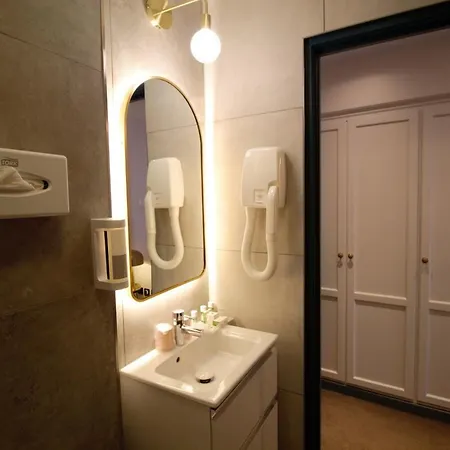 Princesse Caroline Hotel Paris