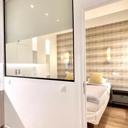 Sauna Et Bain Remous Dans Un Luxe - 4p *