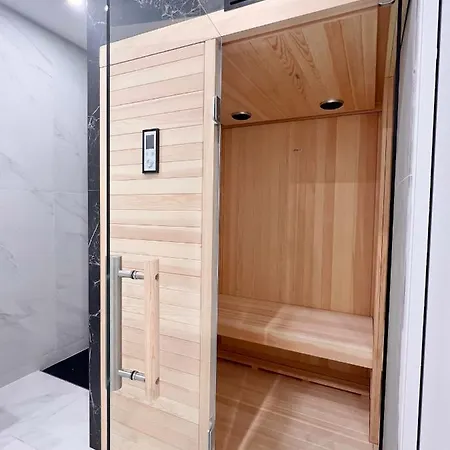 Sauna Et Bain Remous Dans Un Luxe - 4p * Paris