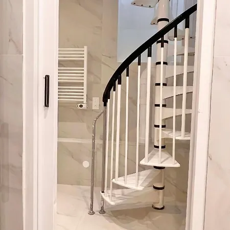Apartment Sauna Et Bain Remous Dans Un Luxe - 4p *
