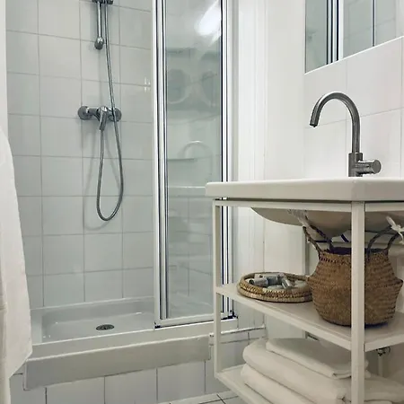 Chic On The Famous Shopping Rue Du Faubourg Saint-honore Street Appartement