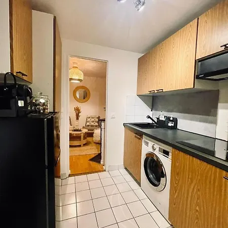 Chic On The Famous Shopping Rue Du Faubourg Saint-honore Street Appartement Paris