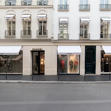 Chic On The Famous Shopping Rue Du Faubourg Saint-honore Street Appartement *