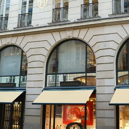 Chic On The Famous Shopping Rue Du Faubourg Saint-honore Street Appartement Paris