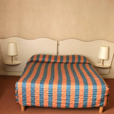 Eiffel Blomet Otel