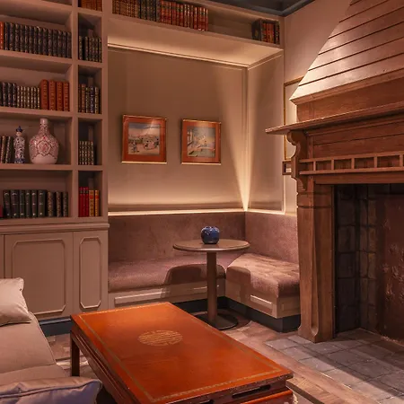De Montesquieu 5* Paris