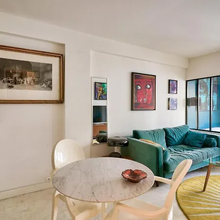Adorable Studio In The Heart Of Apartment Paris