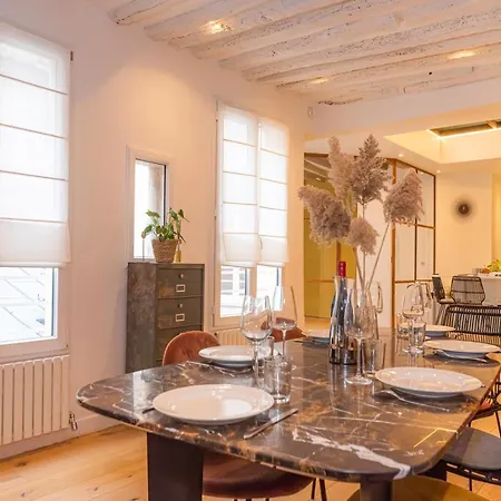 Lovely Apartment, Heart Of Center Apartment *