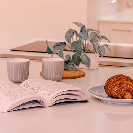 Lovely Apartment, Heart Of Center *