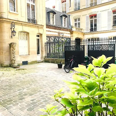 2 Bedrooms - Centre - Champs Elysees