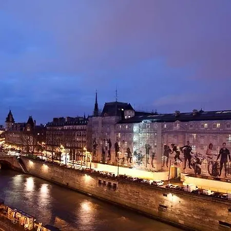 Le Notre Dame Saint Michel Paris