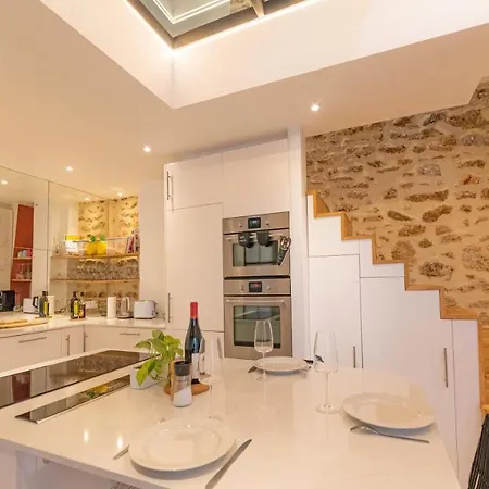 Lovely Apartment, Heart Of Center Apartment