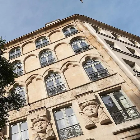 Hotel Du Sentier 4*
