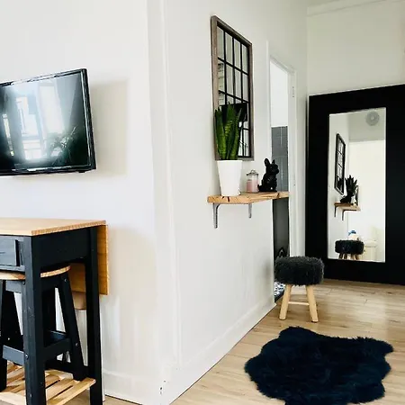 Apartment Direct Views Of Eiffel Tower & Sacre-coeur From Mezzanine - 10 Mins To Center Paris