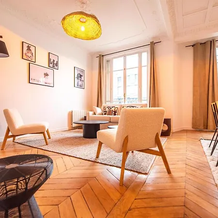 Aparthotel Mbm - Eiffel Tower View