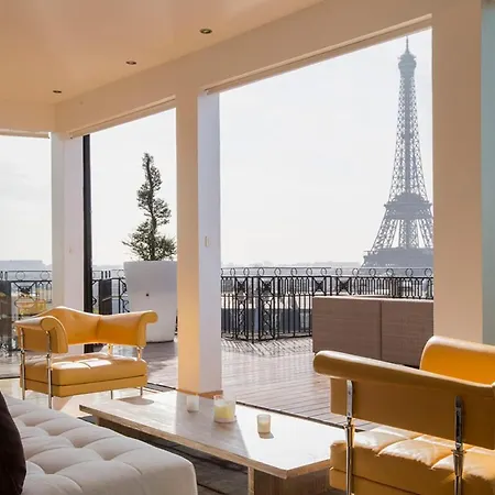 Very Chic In Champs Elysee *