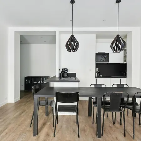 Elegant Dans Le Quartier Concorde A Apartment