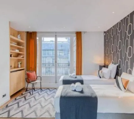 Very Chic In Champs Elysee Apartamento París