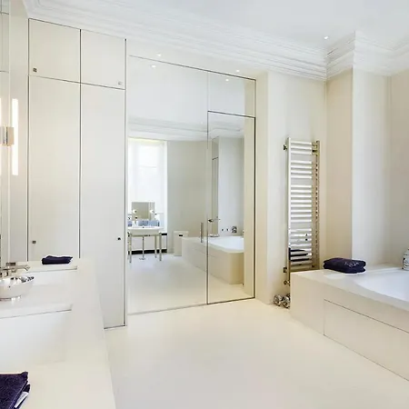 Very Chic In Champs Elysee Apartamento