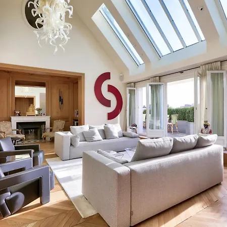Superb Penthouse Apartment *