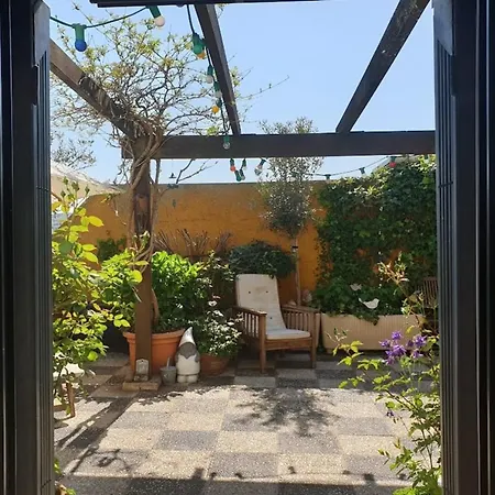 Quiet And Bright With Large Terrace Apartment *