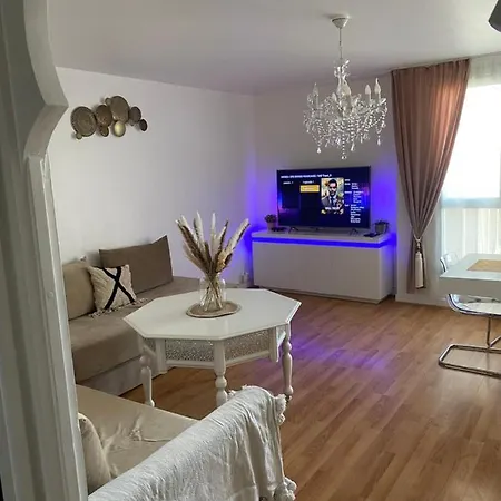 3 Bedrooms In Heart Of With A Unique View Of Free Wifi Apartment *